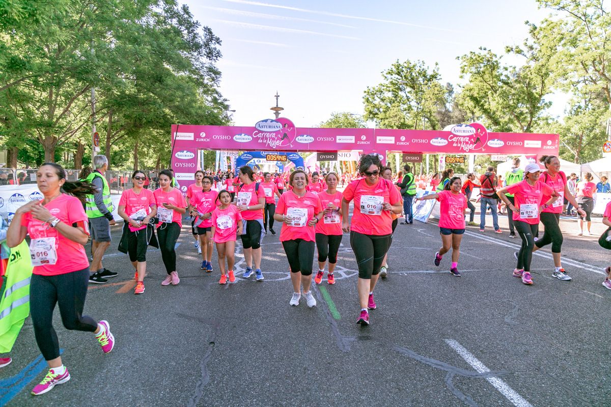 Carrera de la Mujer de Madrid - META, ARCO DERECHO (de 59:00 a 1:00:02)