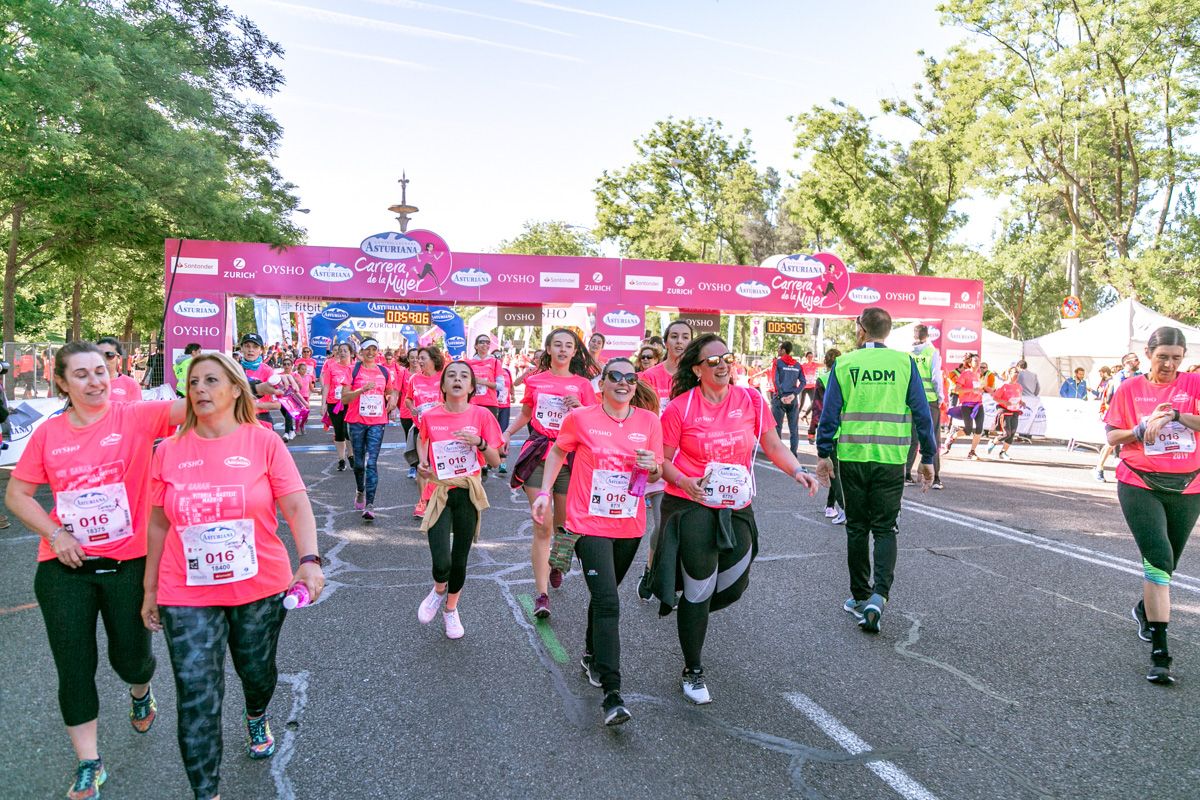 Carrera de la Mujer de Madrid - META, ARCO DERECHO (de 59:00 a 1:00:02)