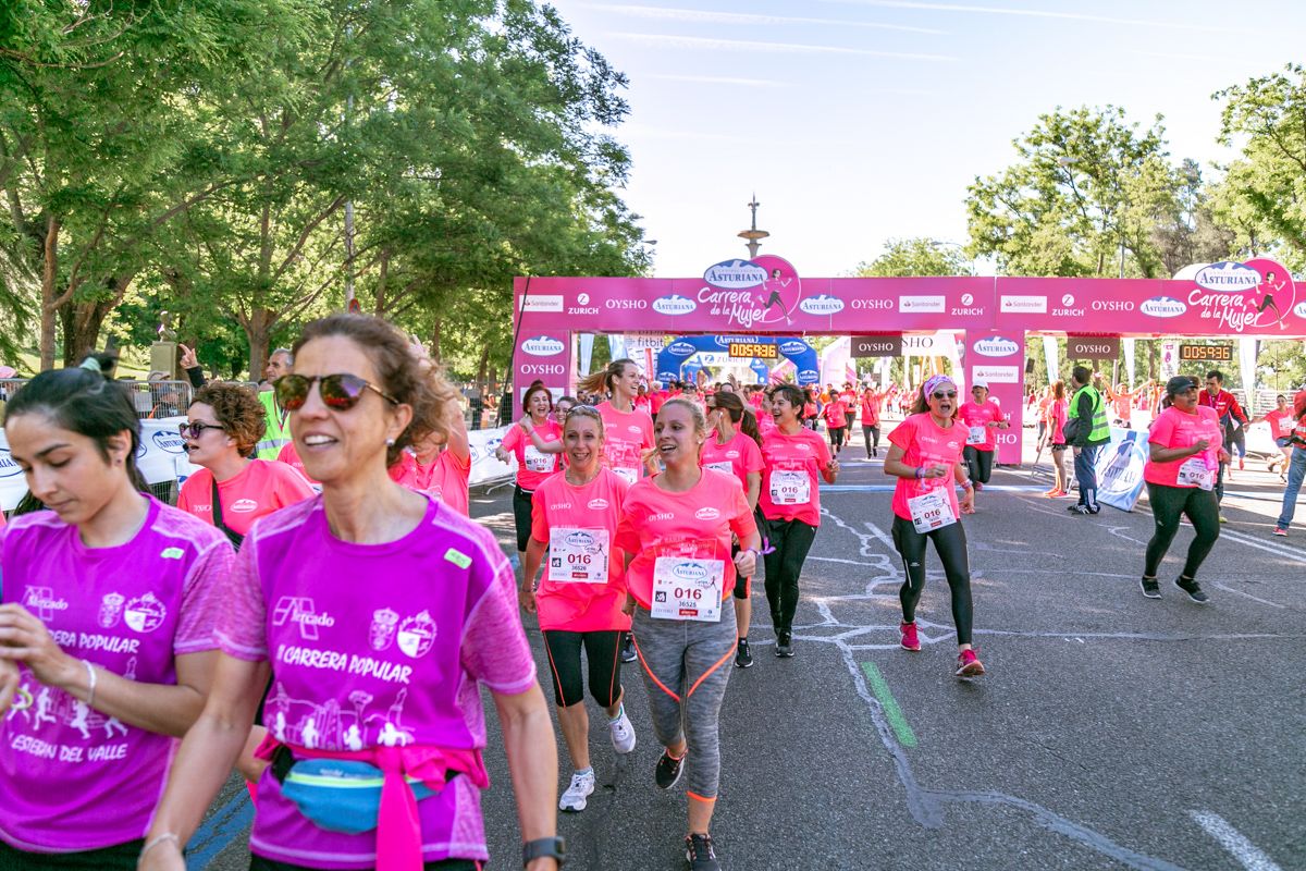 Carrera de la Mujer de Madrid - META, ARCO DERECHO (de 59:00 a 1:00:02)