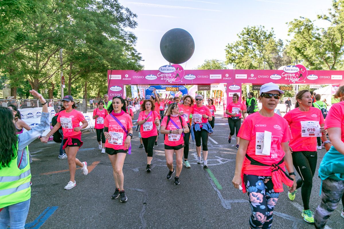 Carrera de la Mujer de Madrid - META, ARCO DERECHO (de 57:47 a 58:59)