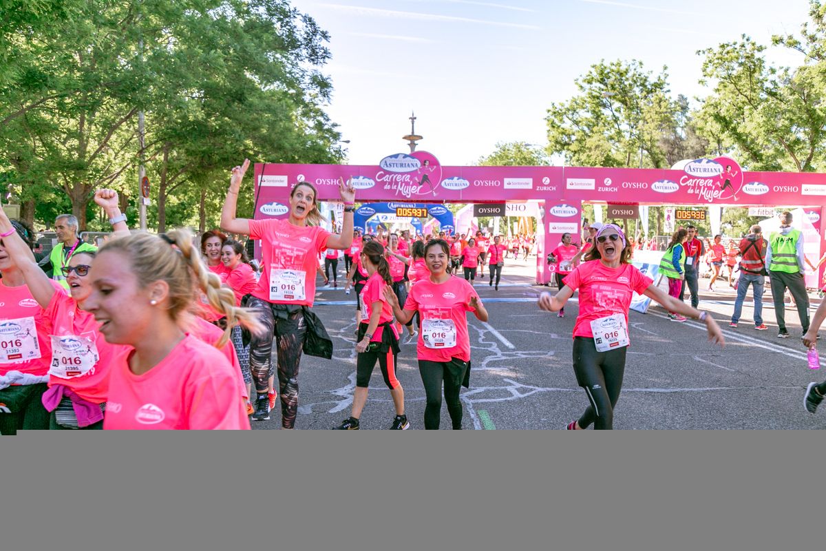 Carrera de la Mujer de Madrid - META, ARCO DERECHO (de 59:00 a 1:00:02)