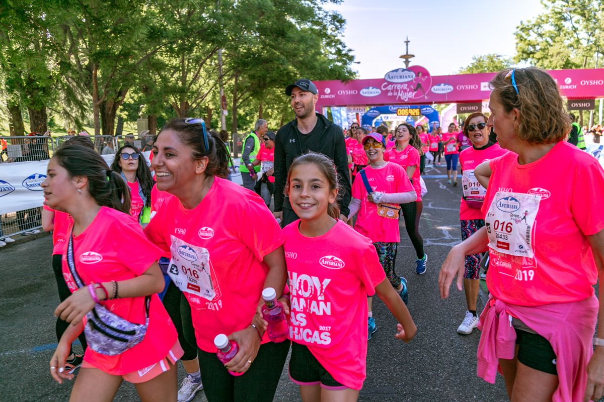 Carrera de la Mujer de Madrid - META, ARCO DERECHO (de 59:00 a 1:00:02)