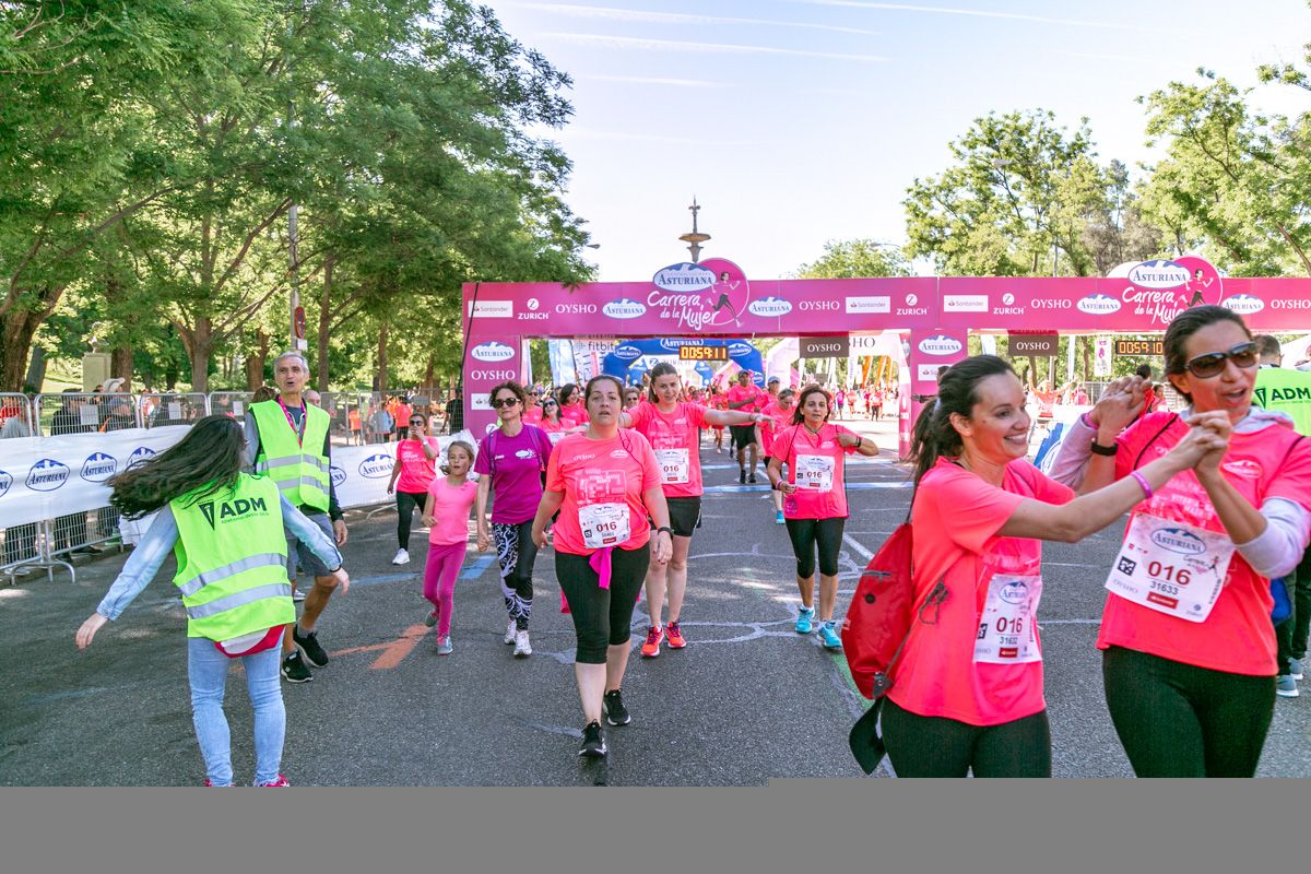 Carrera de la Mujer de Madrid - META, ARCO DERECHO (de 59:00 a 1:00:02)