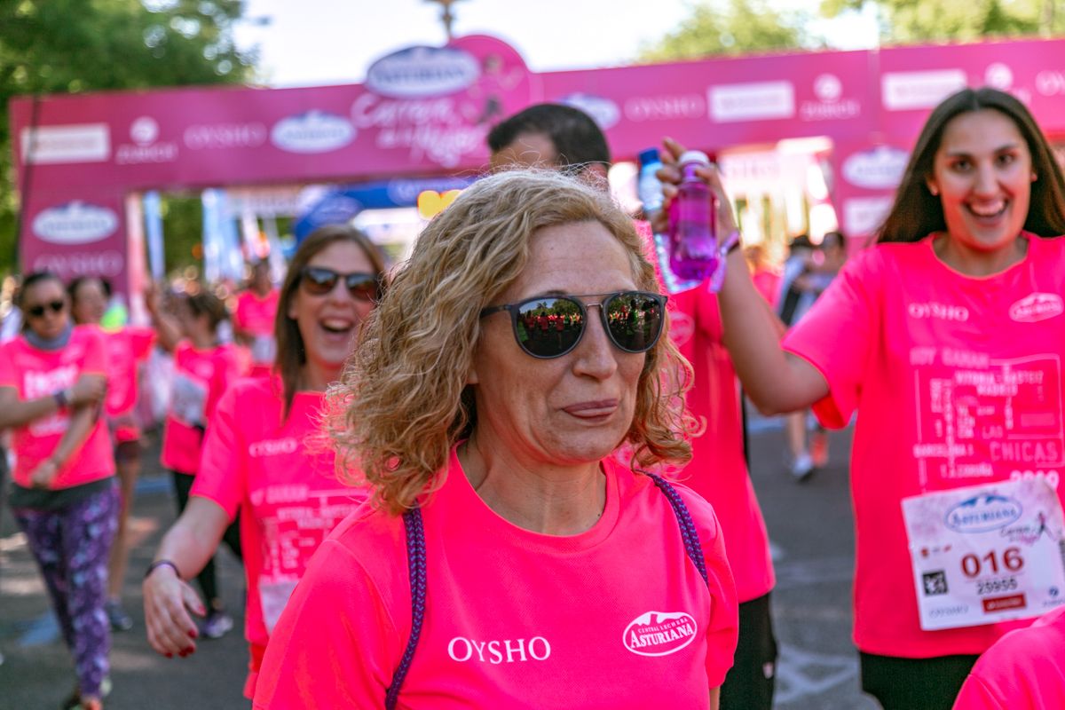 Carrera de la Mujer de Madrid - META, ARCO DERECHO (de 1:00:03 a 1:01:21)
