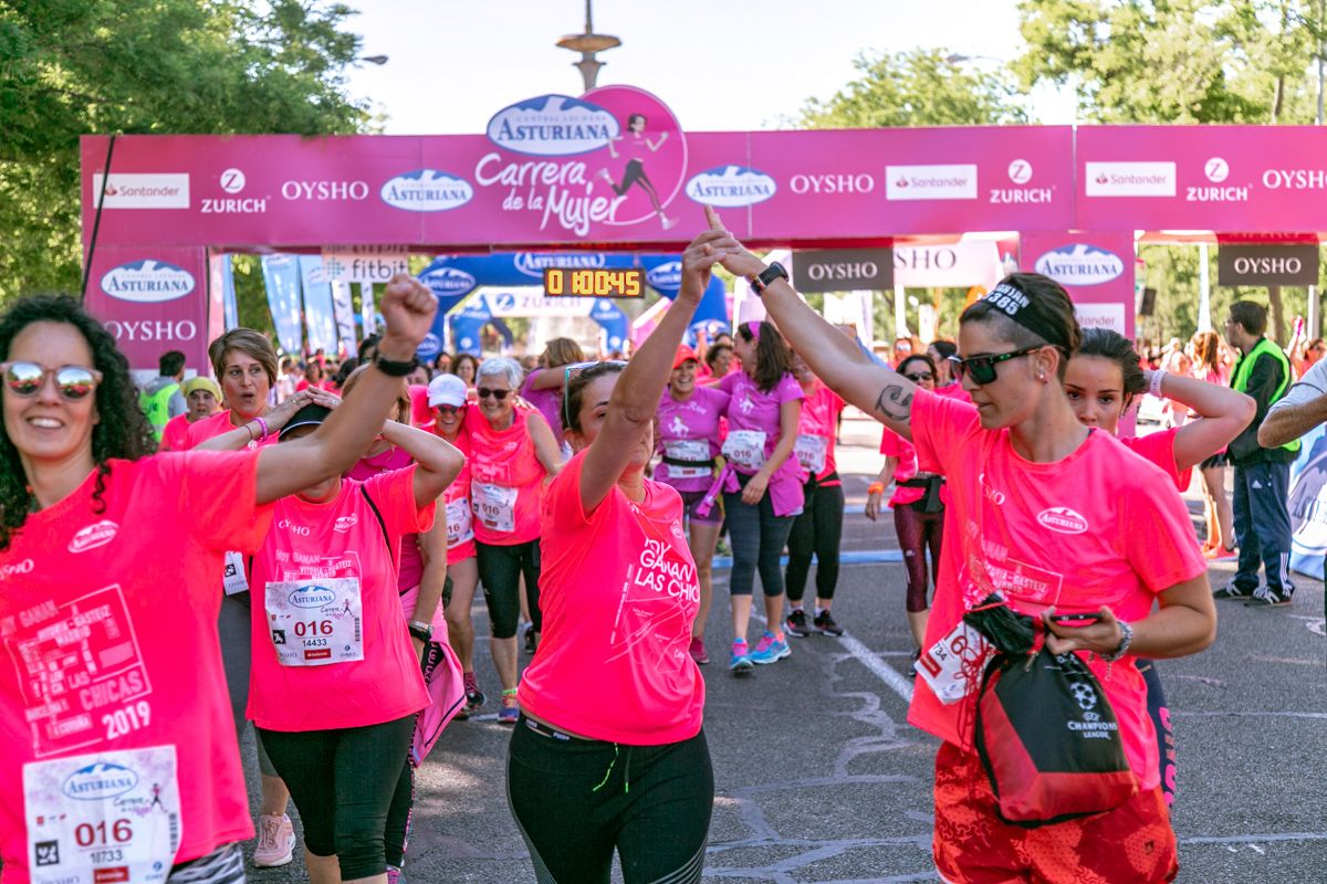 Carrera de la Mujer de Madrid - META, ARCO DERECHO (de 1:00:03 a 1:01:21)