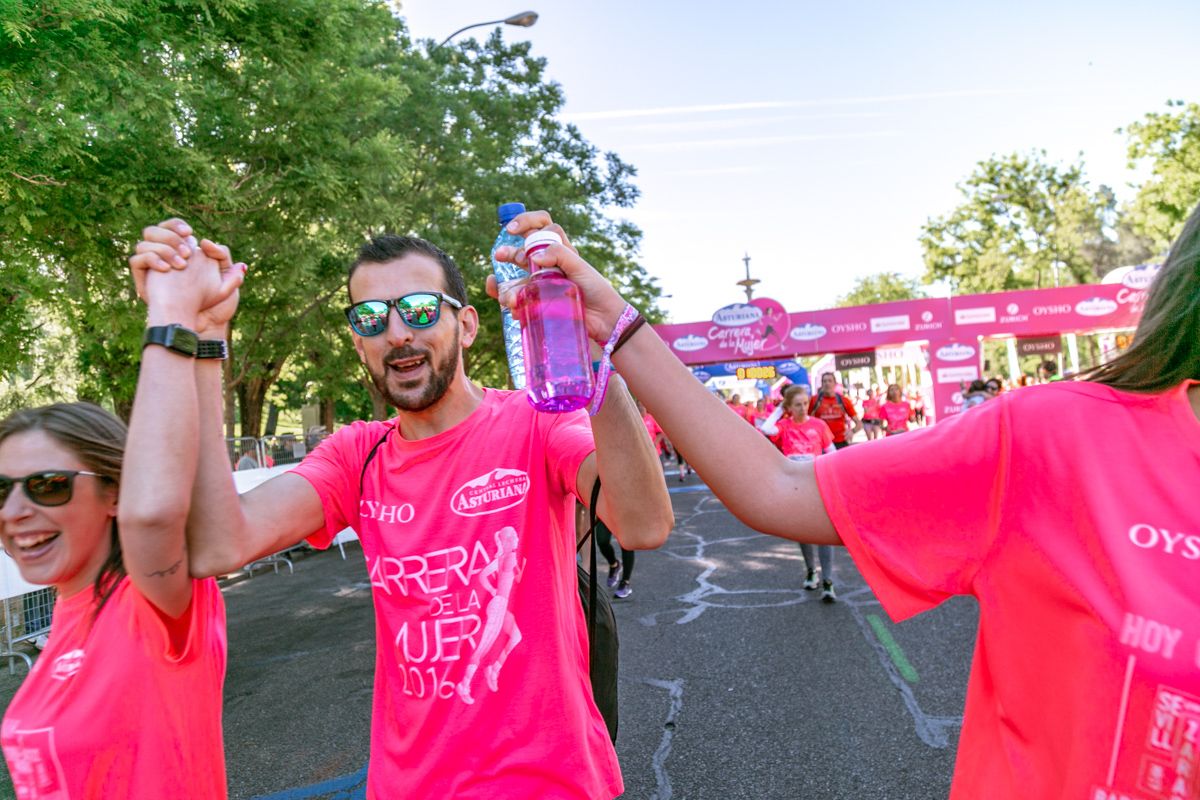 Carrera de la Mujer de Madrid - META, ARCO DERECHO (de 1:00:03 a 1:01:21)