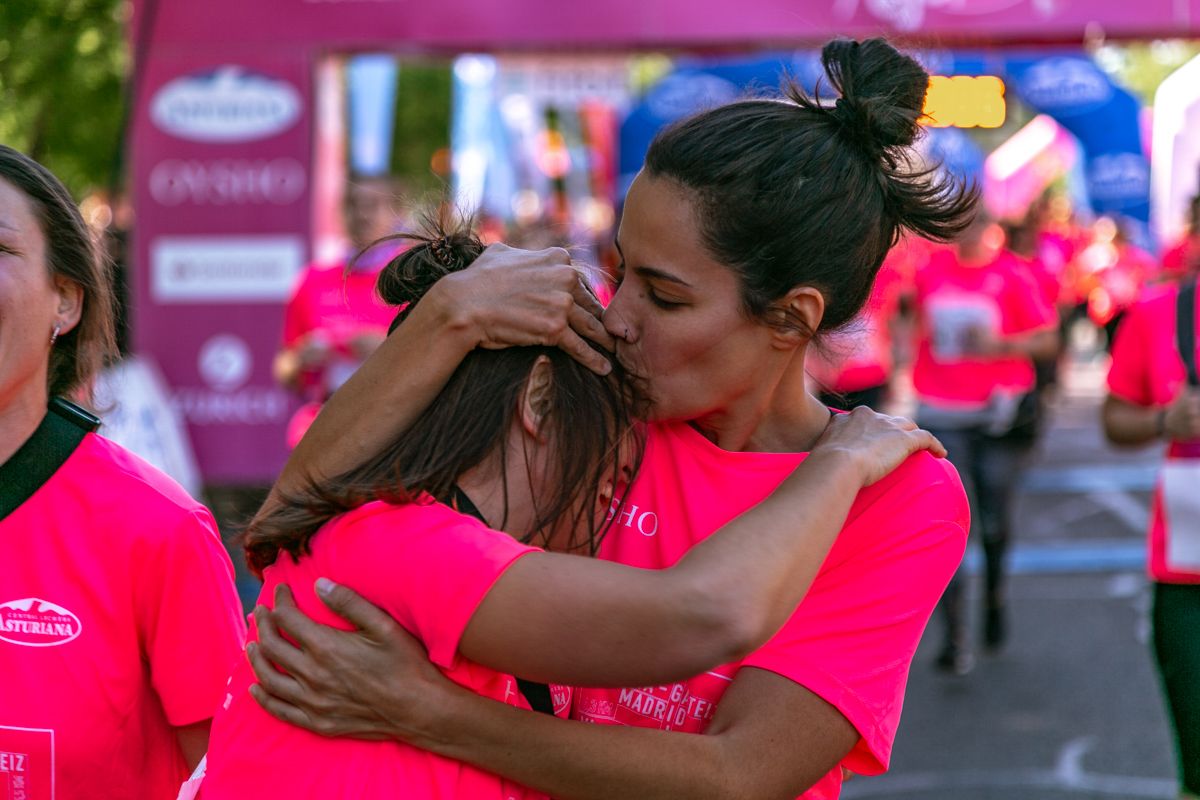 Carrera de la Mujer de Madrid - META, ARCO DERECHO (de 1:00:03 a 1:01:21)