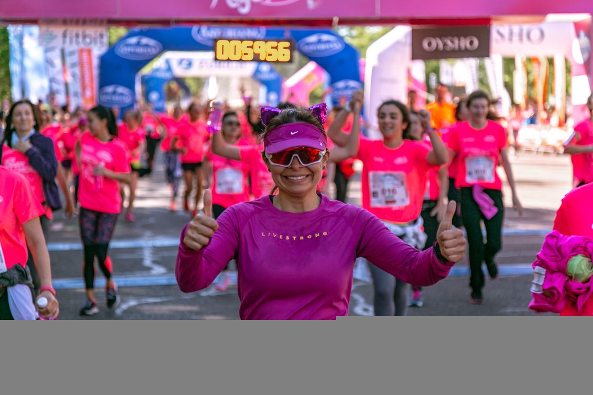 Carrera de la Mujer de Madrid - META, ARCO DERECHO (de 59:00 a 1:00:02)