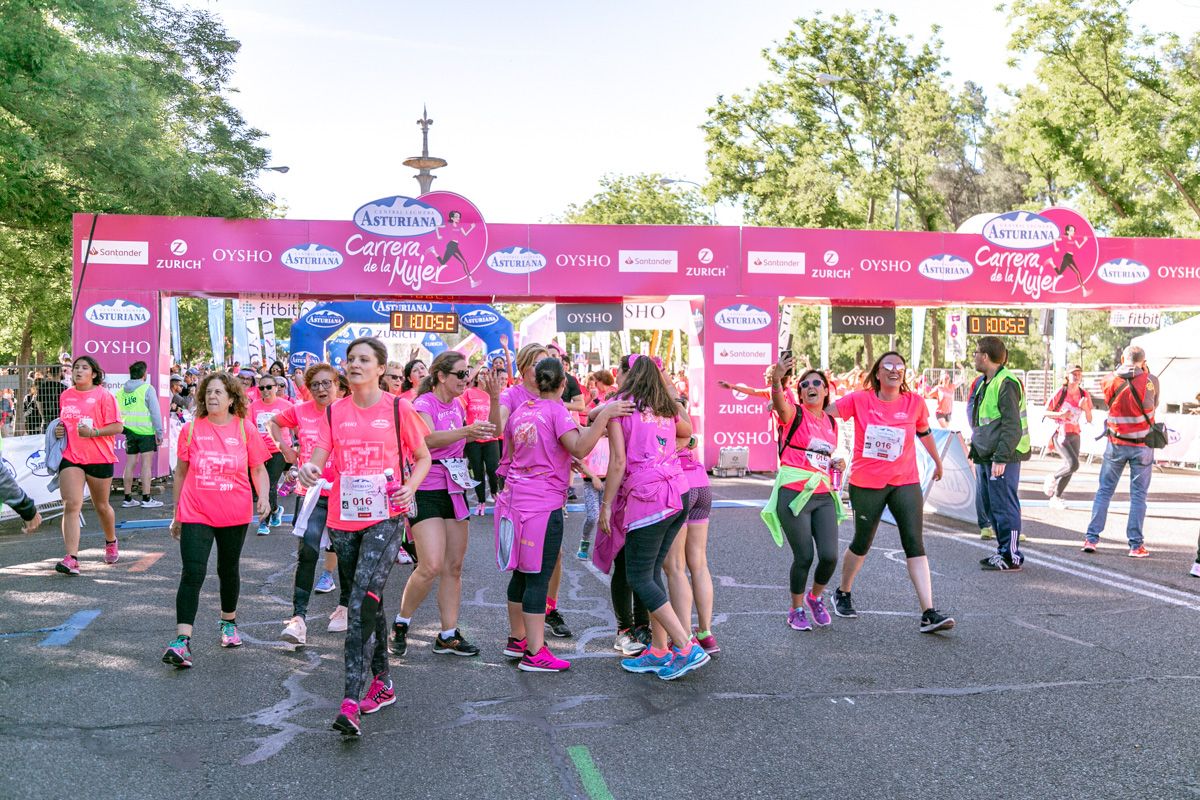 Carrera de la Mujer de Madrid - META, ARCO DERECHO (de 1:00:03 a 1:01:21)
