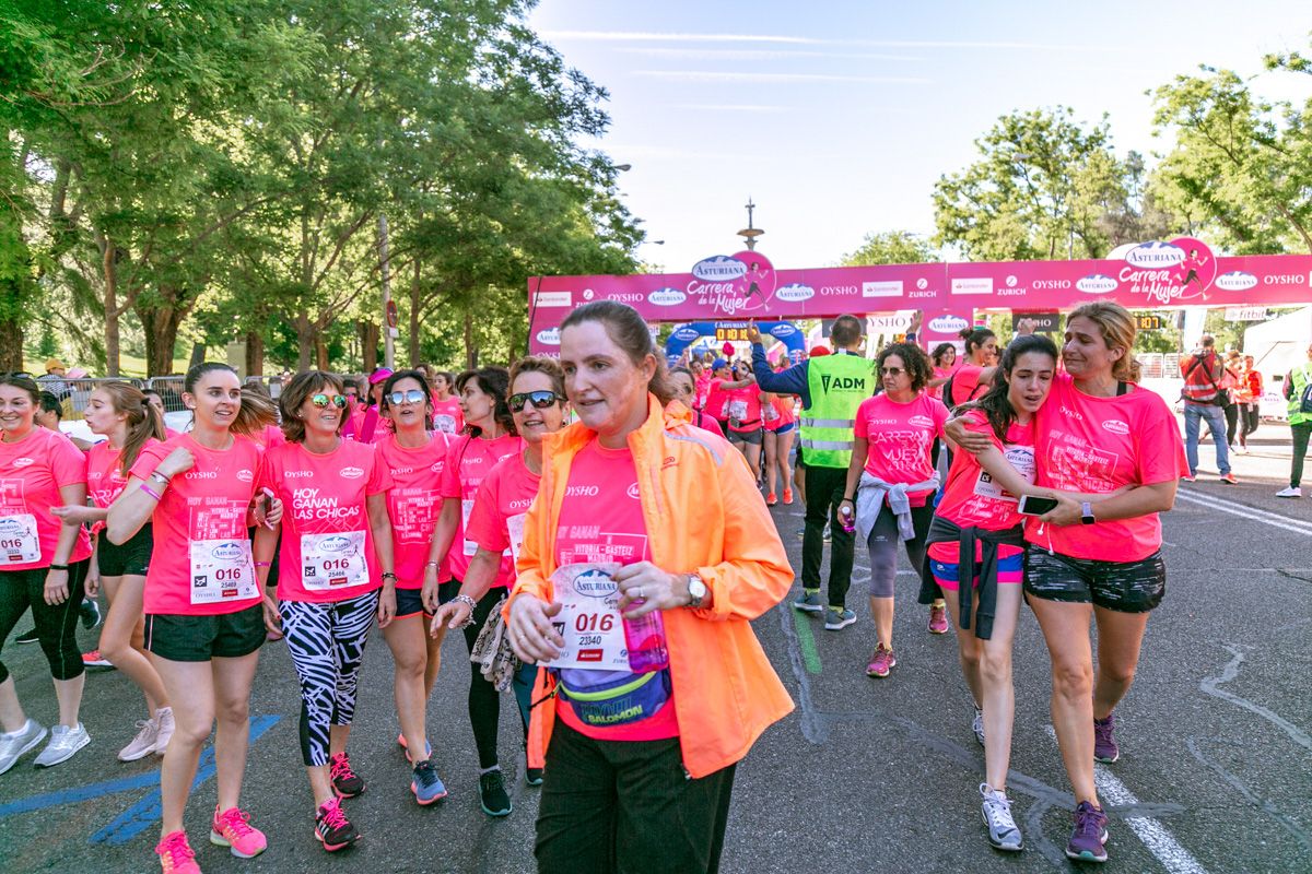 Carrera de la Mujer de Madrid - META, ARCO DERECHO (de 1:00:03 a 1:01:21)
