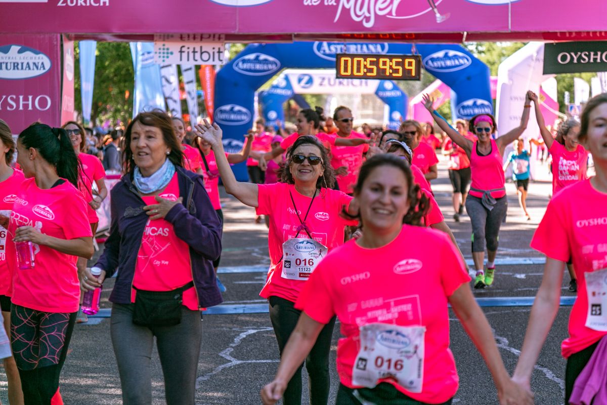 Carrera de la Mujer de Madrid - META, ARCO DERECHO (de 59:00 a 1:00:02)