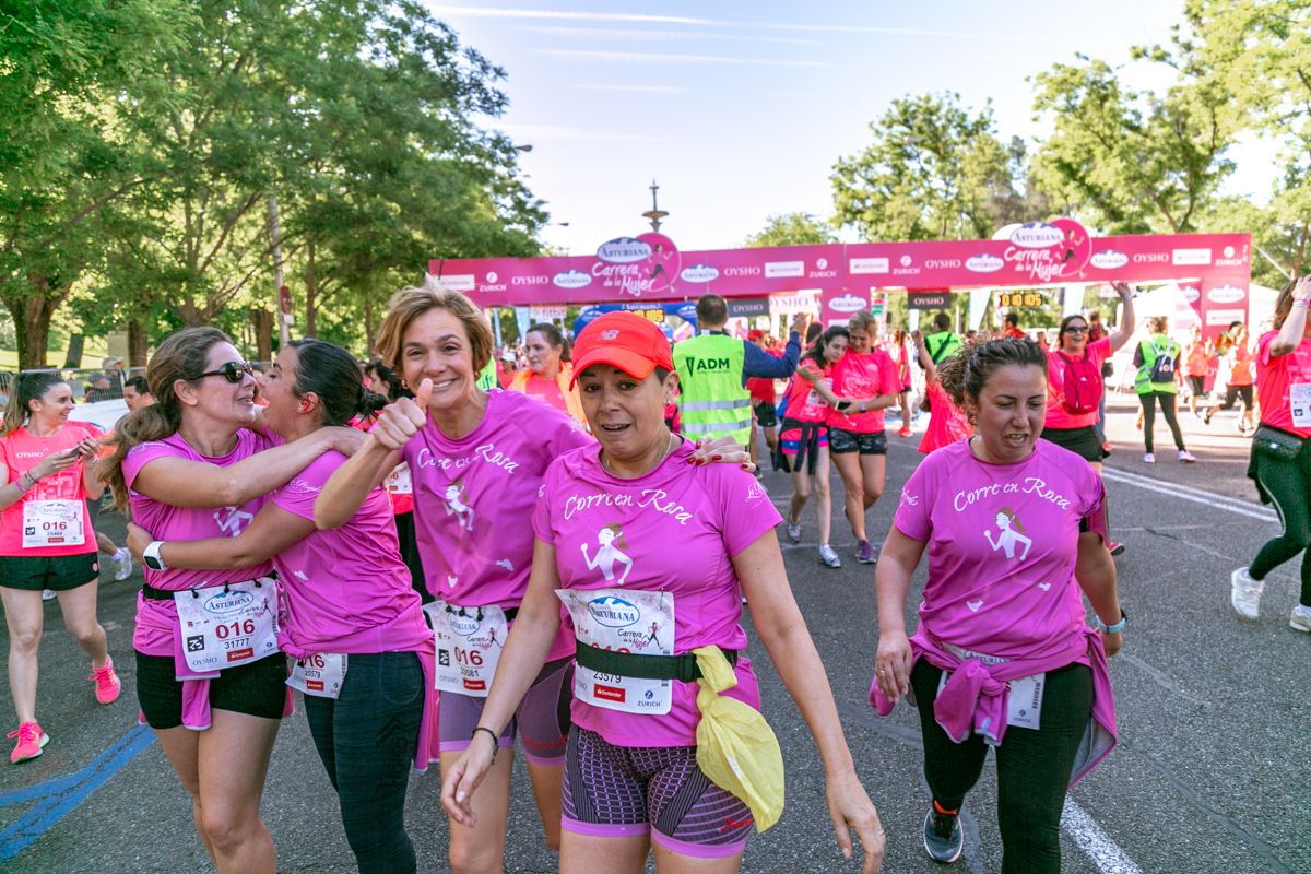 Carrera de la Mujer de Madrid - META, ARCO DERECHO (de 1:00:03 a 1:01:21)