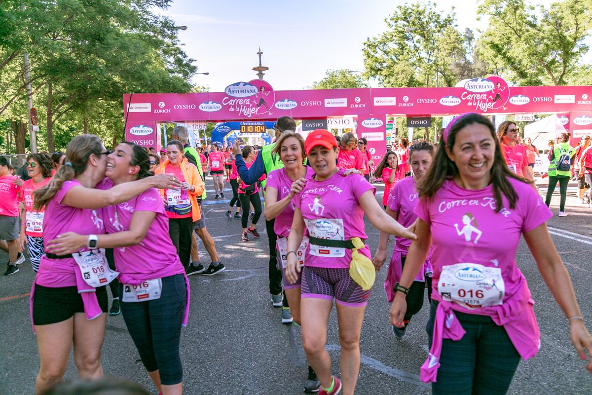 Carrera de la Mujer de Madrid - META, ARCO DERECHO (de 1:00:03 a 1:01:21)