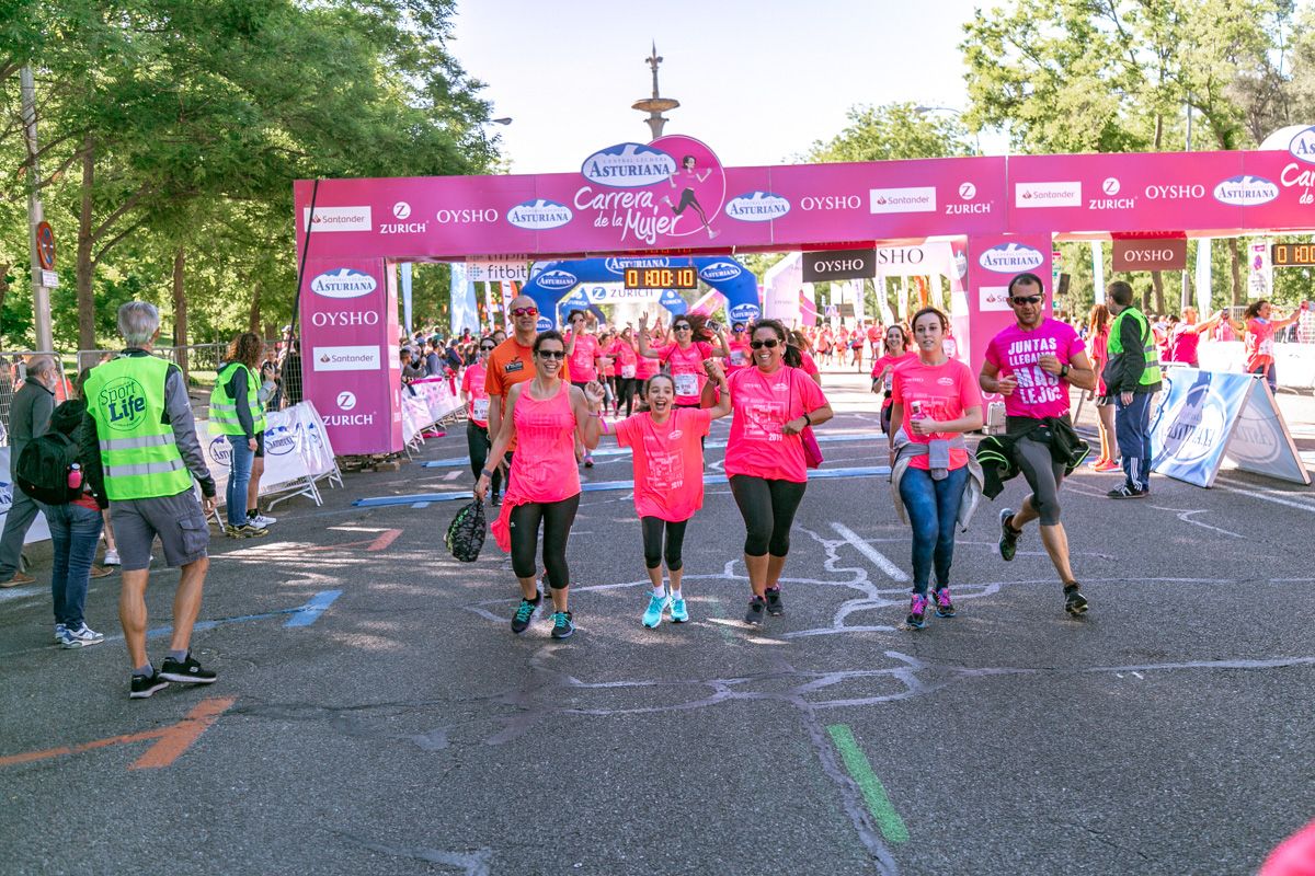 Carrera de la Mujer de Madrid - META, ARCO DERECHO (de 1:00:03 a 1:01:21)