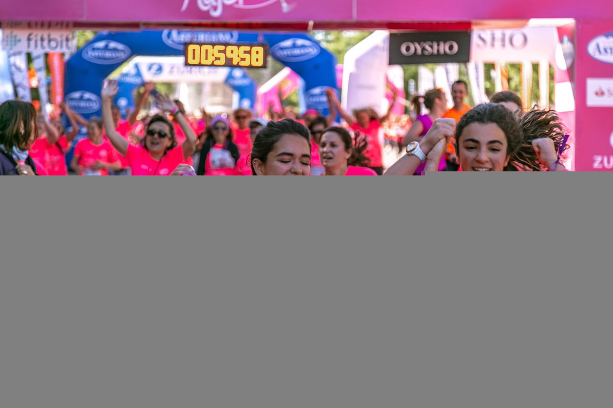 Carrera de la Mujer de Madrid - META, ARCO DERECHO (de 59:00 a 1:00:02)