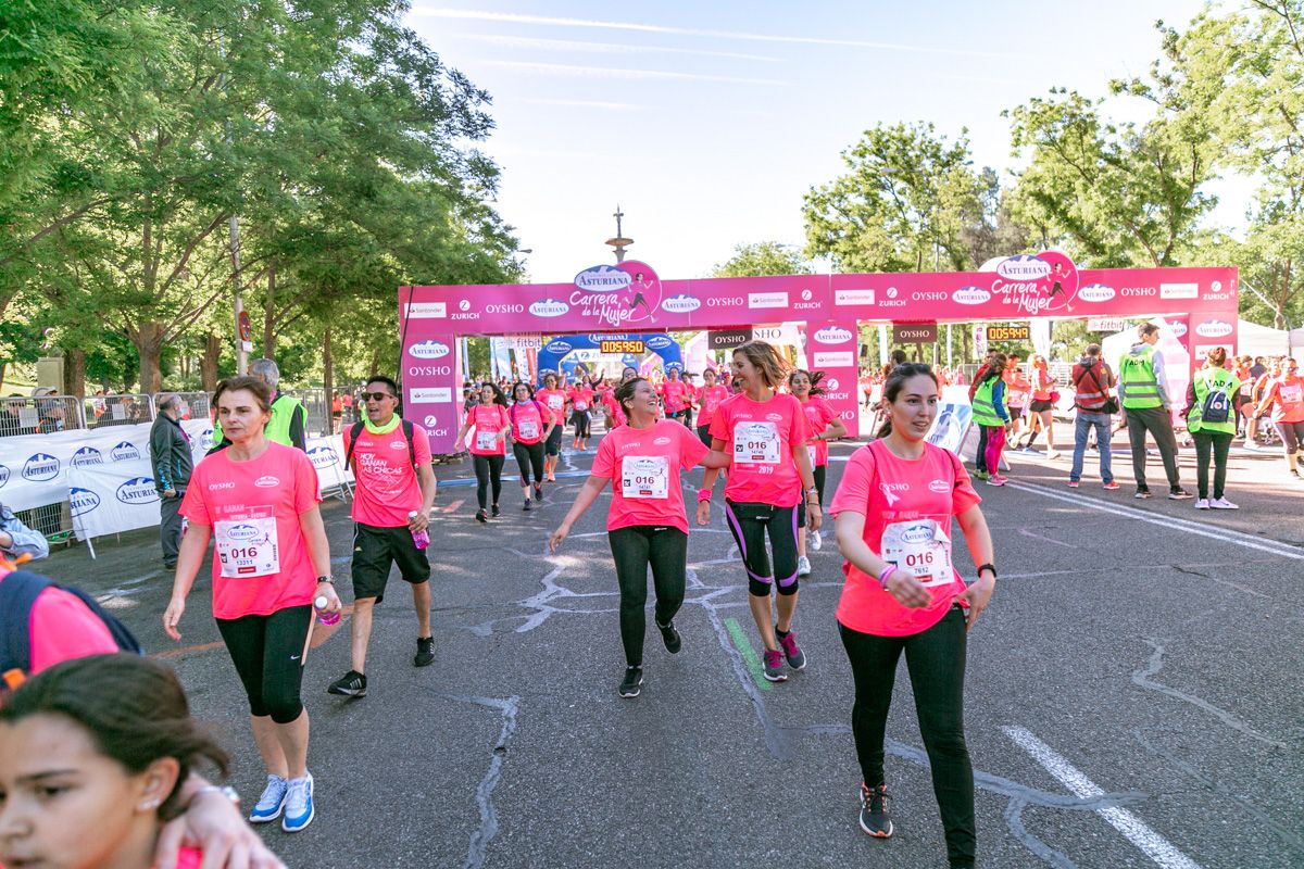 Carrera de la Mujer de Madrid - META, ARCO DERECHO (de 59:00 a 1:00:02)