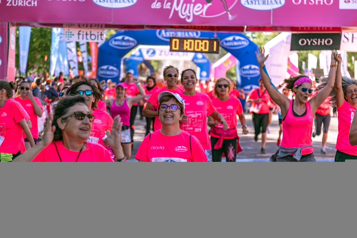 Carrera de la Mujer de Madrid - META, ARCO DERECHO (de 59:00 a 1:00:02)