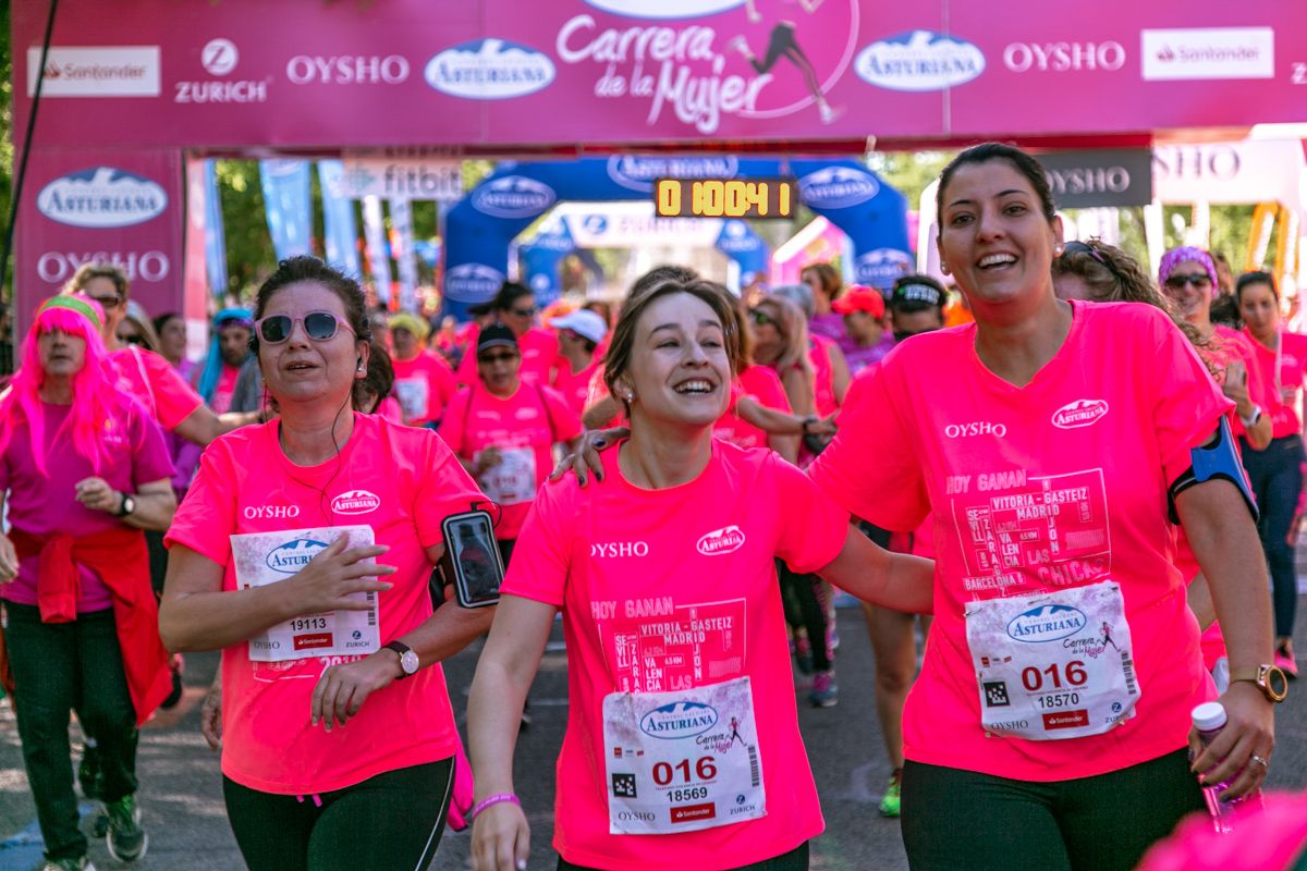 Carrera de la Mujer de Madrid - META, ARCO DERECHO (de 1:00:03 a 1:01:21)