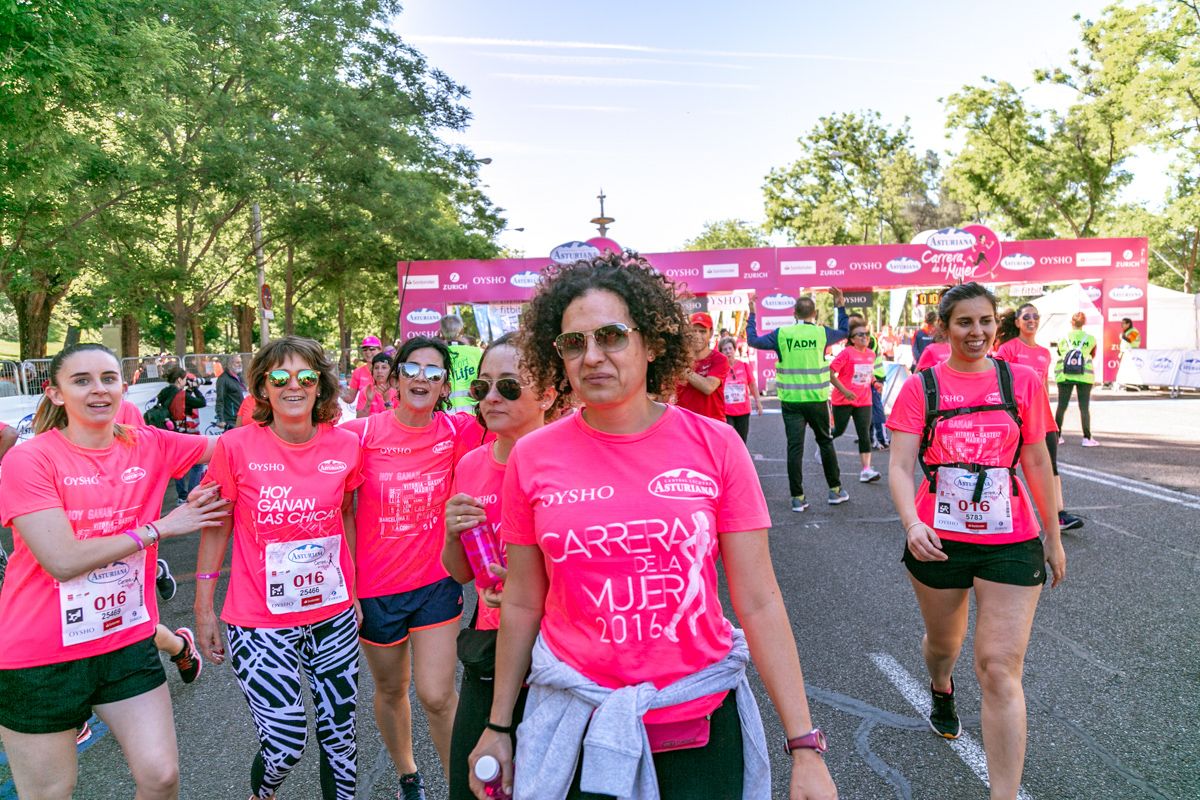 Carrera de la Mujer de Madrid - META, ARCO DERECHO (de 1:00:03 a 1:01:21)