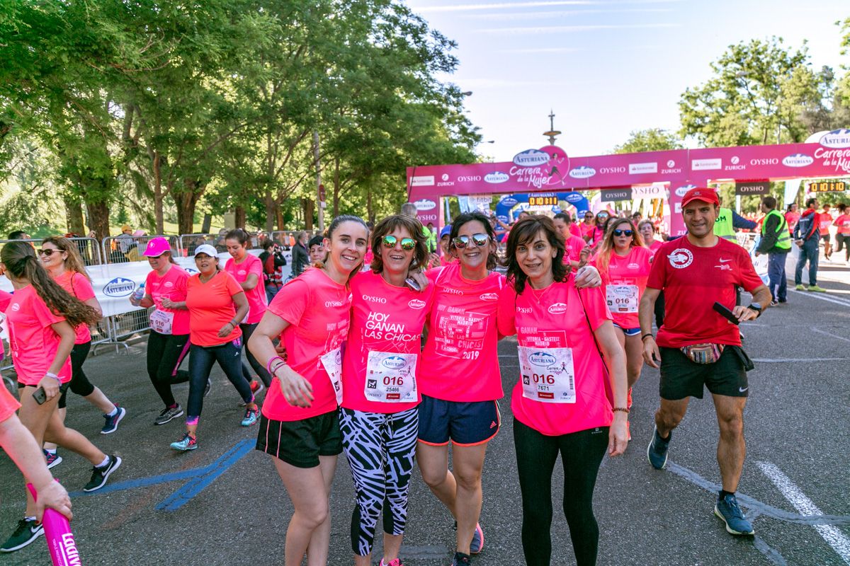 Carrera de la Mujer de Madrid - META, ARCO DERECHO (de 1:00:03 a 1:01:21)