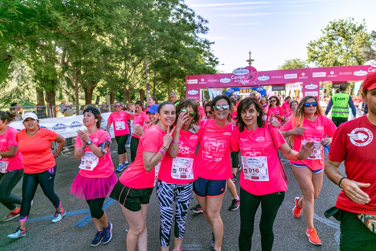 Carrera de la Mujer de Madrid - META, ARCO DERECHO (de 1:00:03 a 1:01:21)