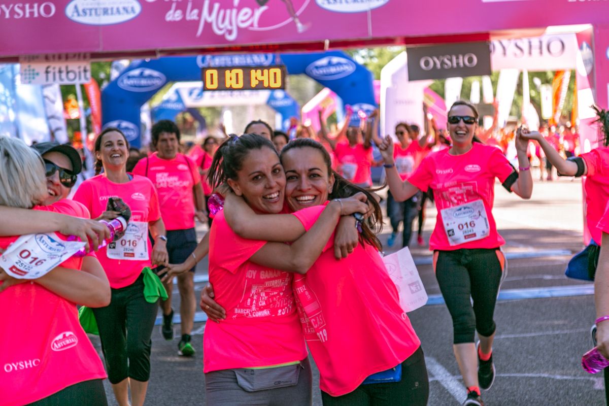 Carrera de la Mujer de Madrid - META, ARCO DERECHO (de 1:01:22 a 1:02:36)