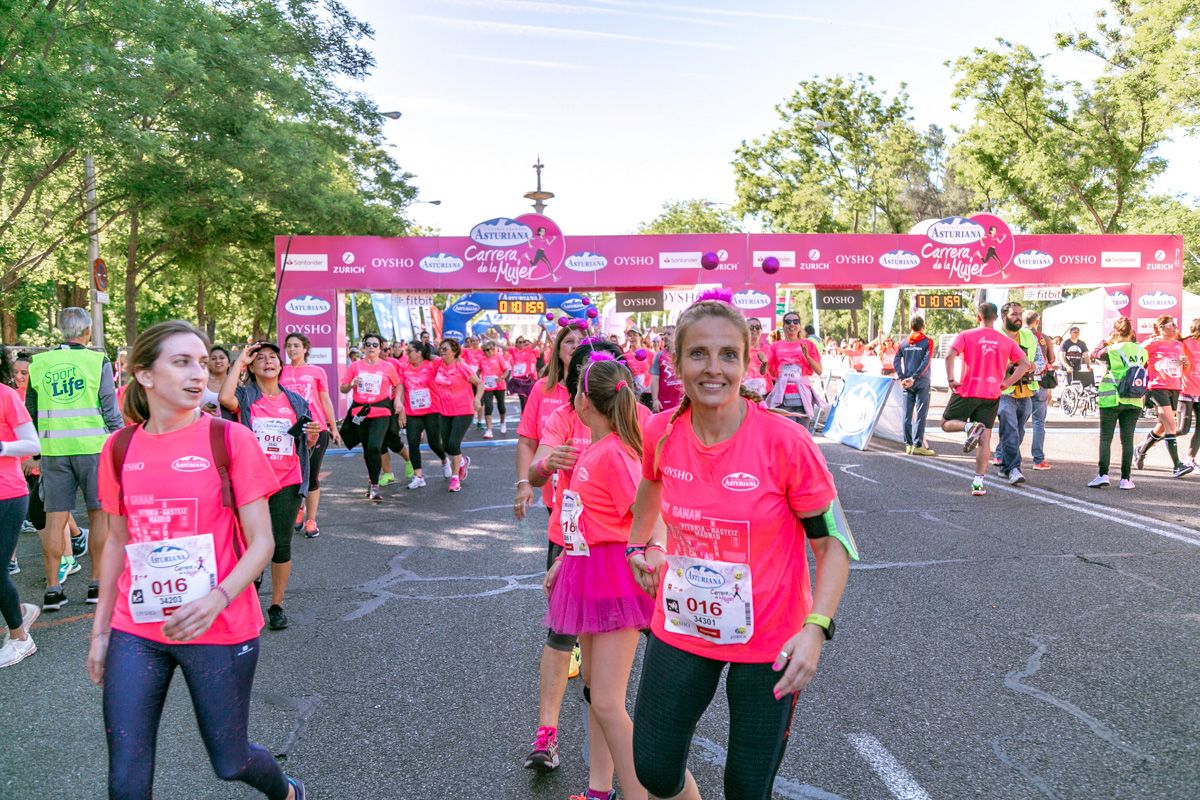 Carrera de la Mujer de Madrid - META, ARCO DERECHO (de 1:01:22 a 1:02:36)