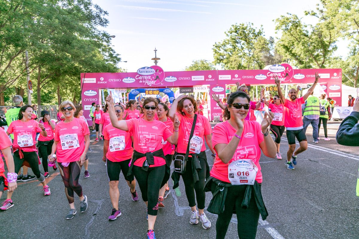 Carrera de la Mujer de Madrid - META, ARCO DERECHO (de 1:01:22 a 1:02:36)