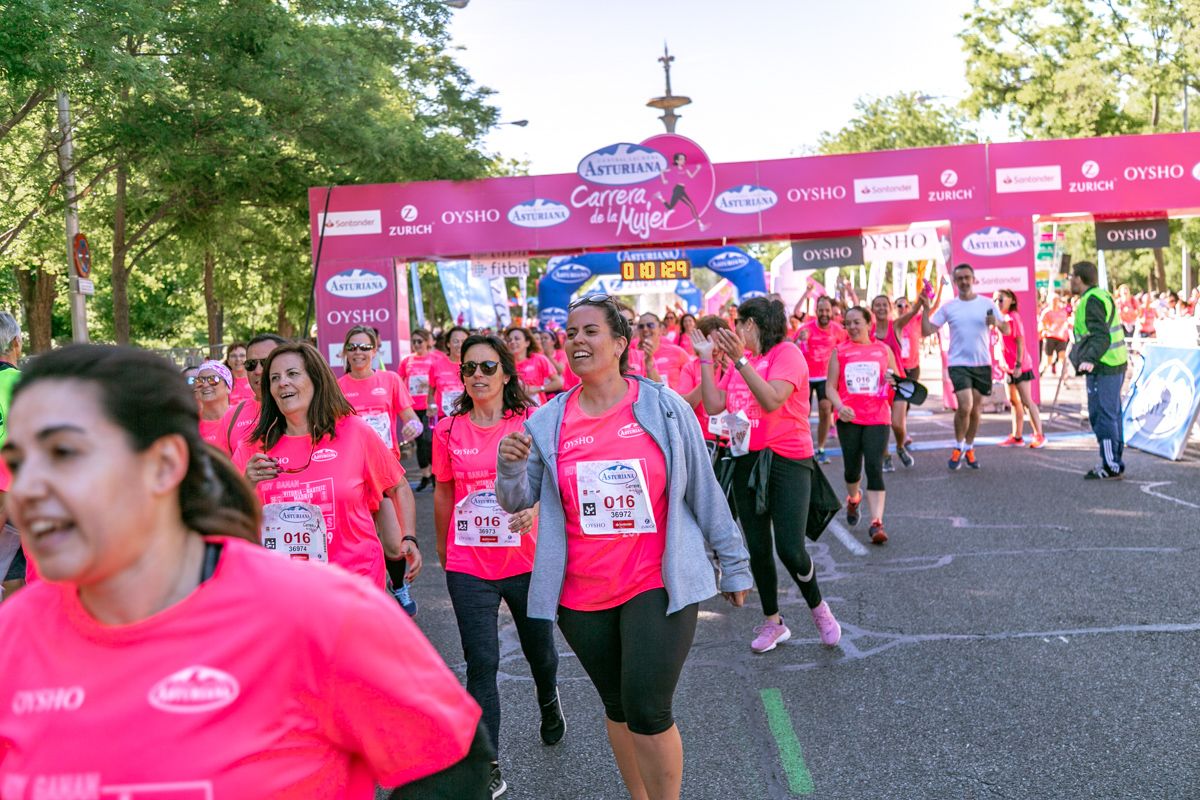 Carrera de la Mujer de Madrid - META, ARCO DERECHO (de 1:01:22 a 1:02:36)