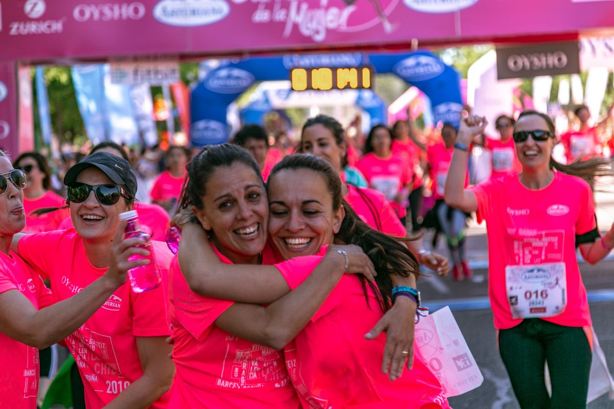Carrera de la Mujer de Madrid - META, ARCO DERECHO (de 1:01:22 a 1:02:36)