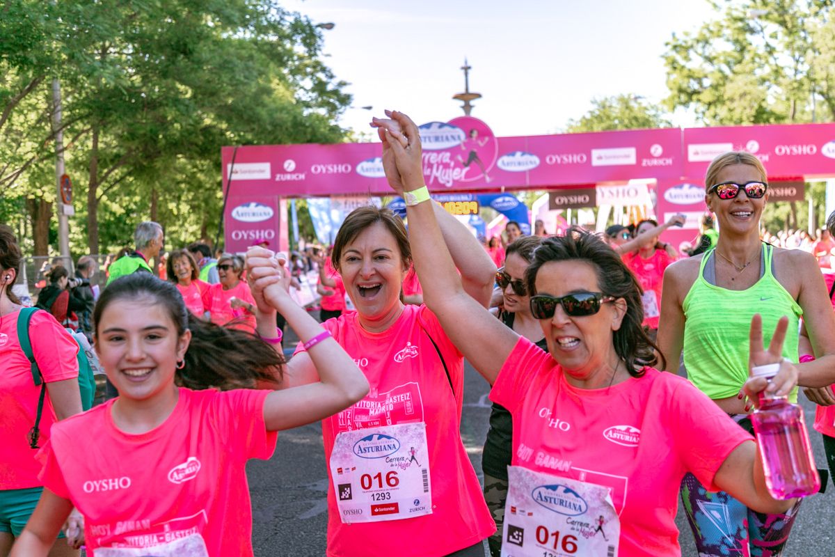 Carrera de la Mujer de Madrid - META, ARCO DERECHO (de 1:01:22 a 1:02:36)