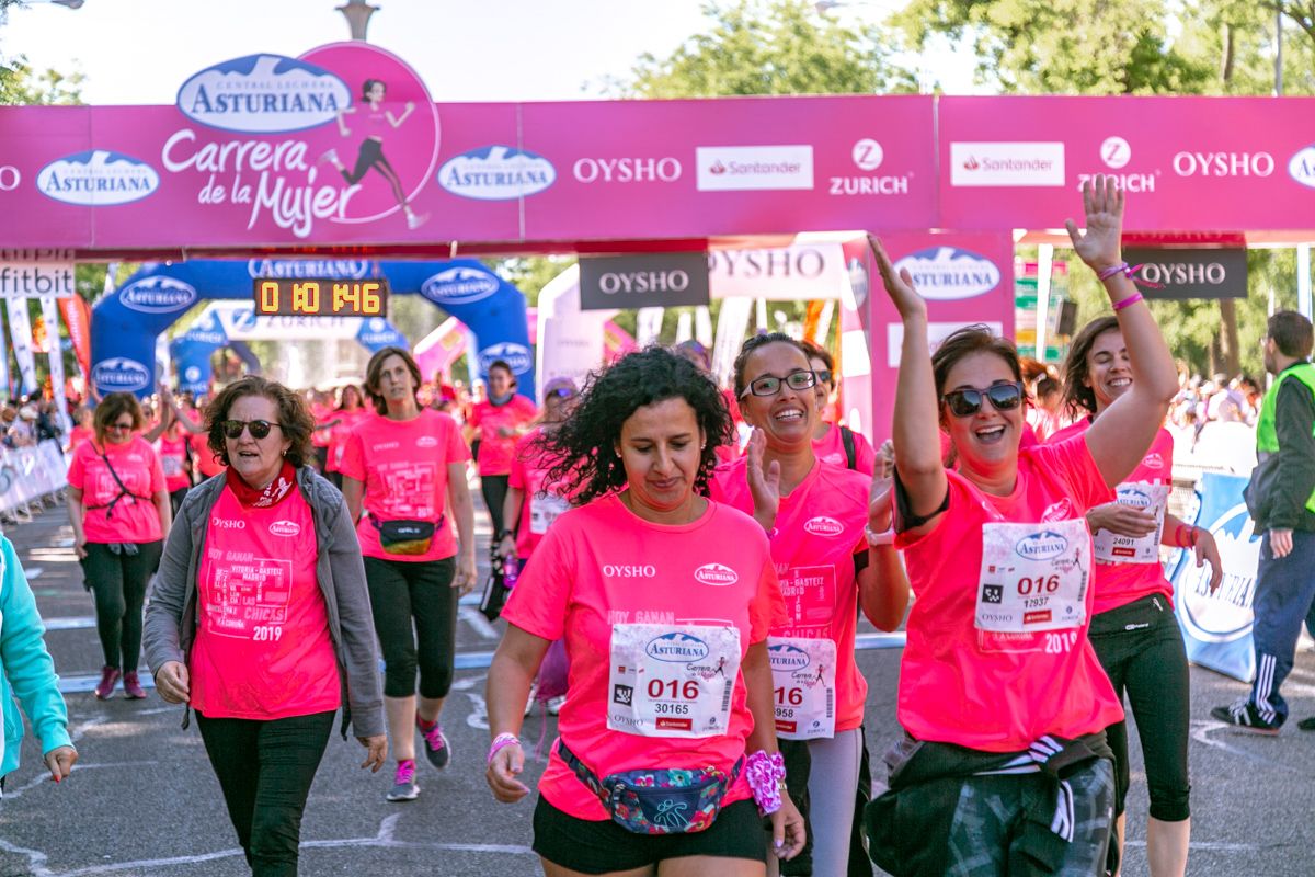 Carrera de la Mujer de Madrid - META, ARCO DERECHO (de 1:01:22 a 1:02:36)