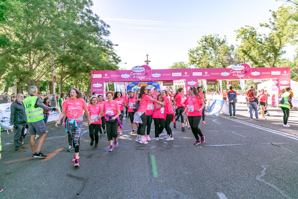 Carrera de la Mujer de Madrid - META, ARCO DERECHO (de 1:01:22 a 1:02:36)