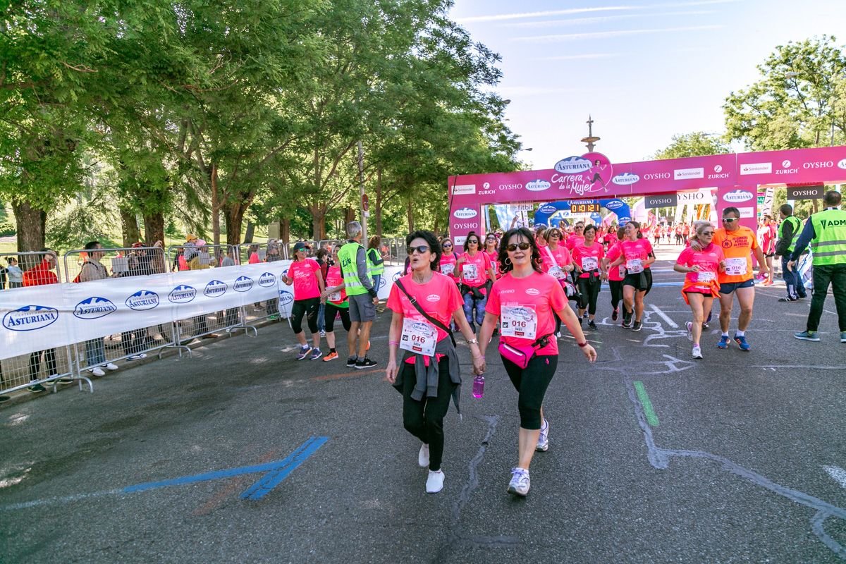Carrera de la Mujer de Madrid - META, ARCO DERECHO (de 1:00:03 a 1:01:21)