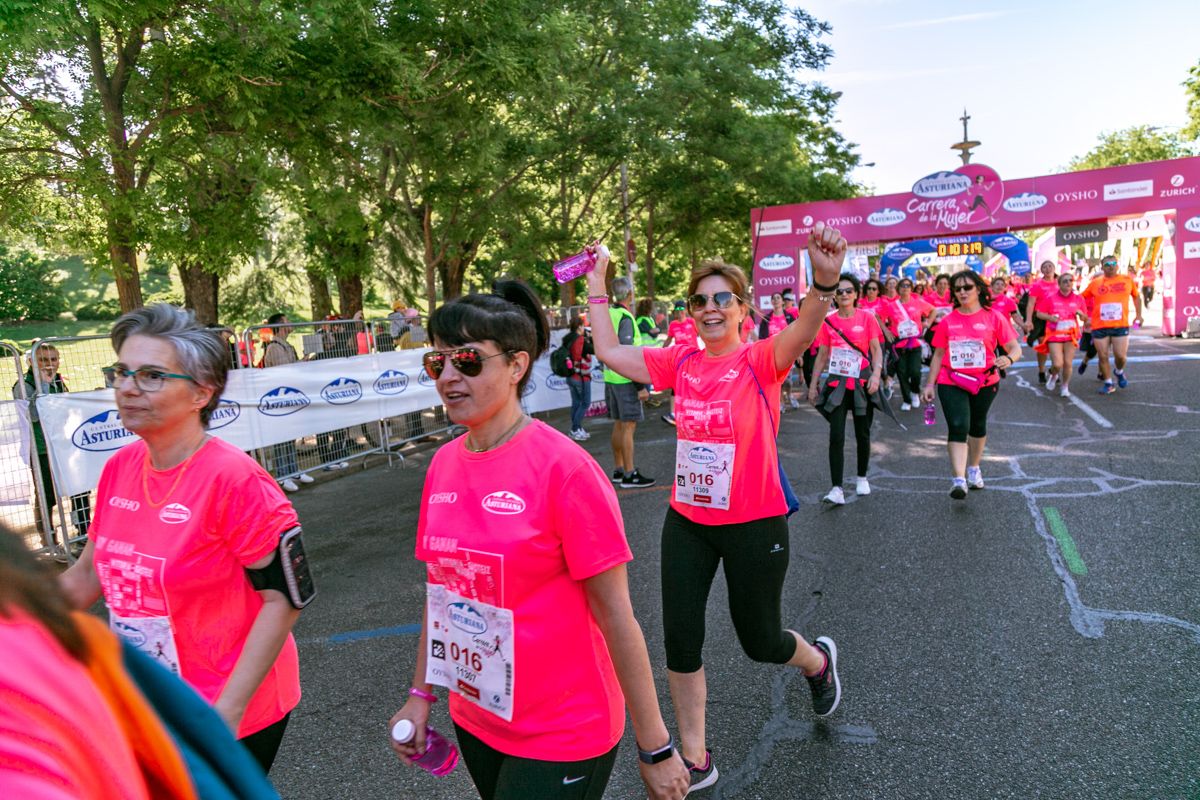 Carrera de la Mujer de Madrid - META, ARCO DERECHO (de 1:00:03 a 1:01:21)