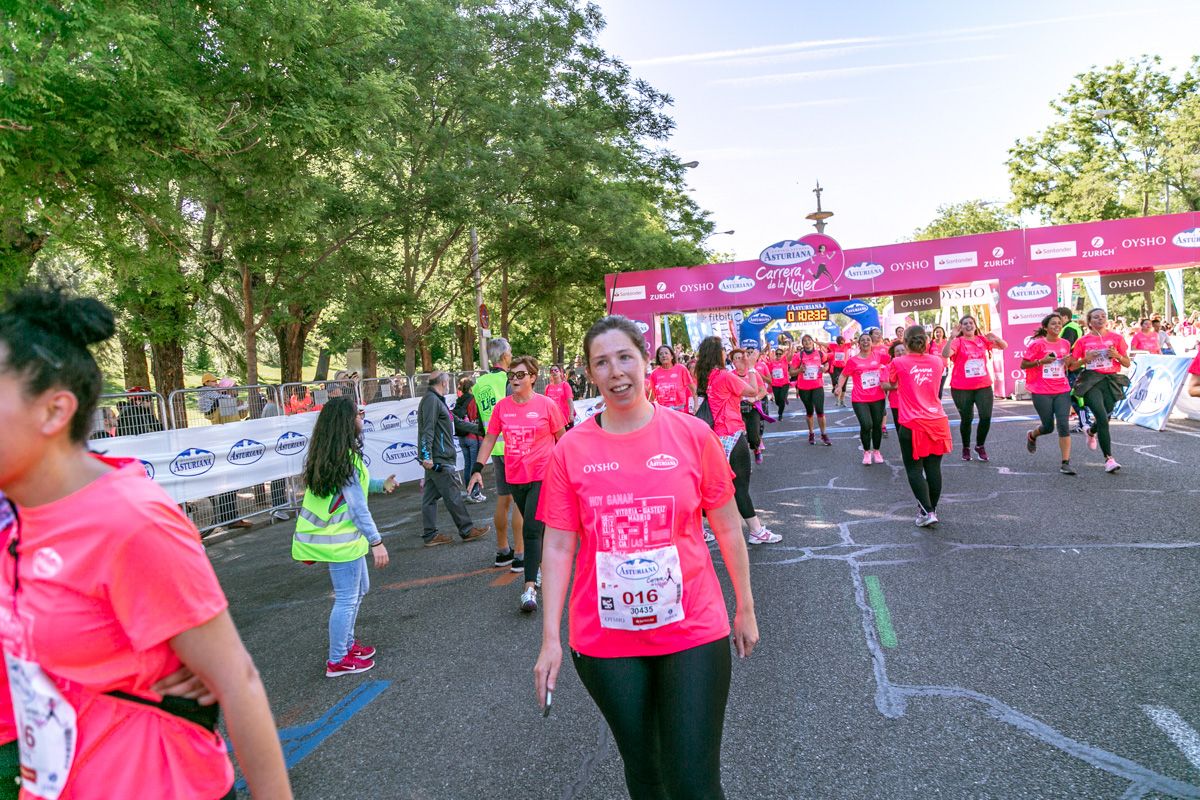 Carrera de la Mujer de Madrid - META, ARCO DERECHO (de 1:01:22 a 1:02:36)
