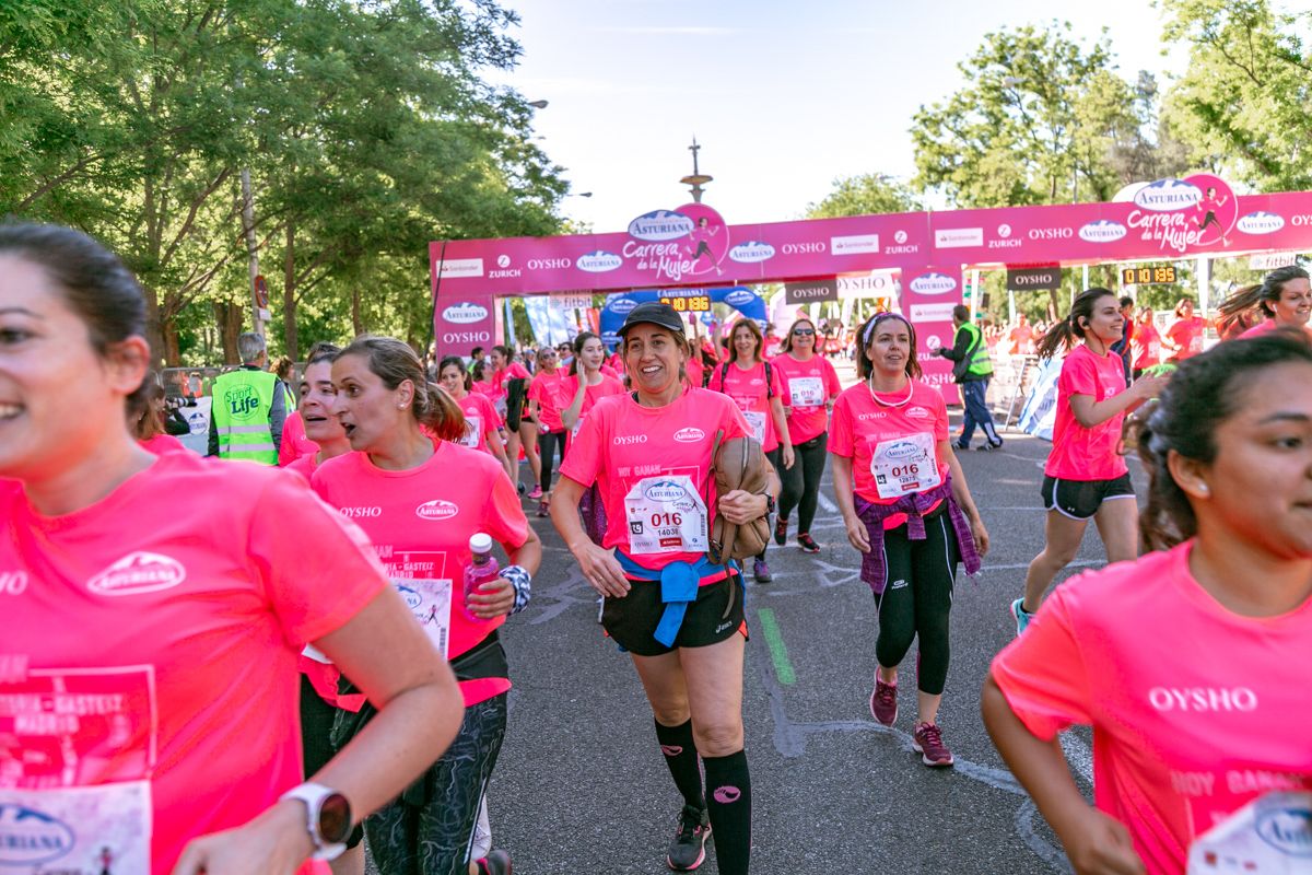 Carrera de la Mujer de Madrid - META, ARCO DERECHO (de 1:01:22 a 1:02:36)