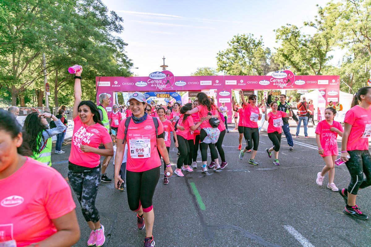 Carrera de la Mujer de Madrid - META, ARCO DERECHO (de 1:02:37 a 1:03:58)