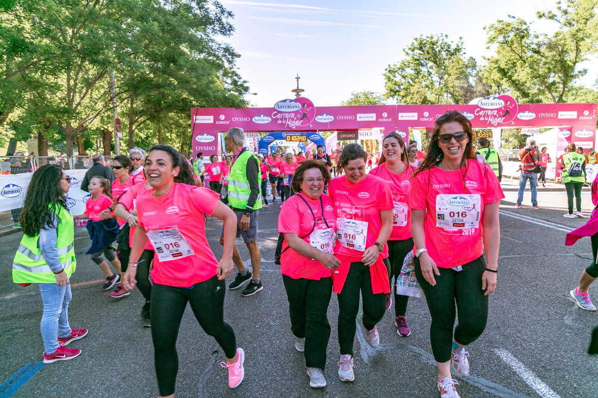 Carrera de la Mujer de Madrid - META, ARCO DERECHO (de 1:02:40 a 1:04:11)