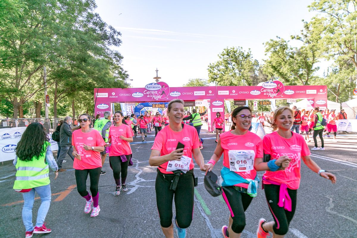 Carrera de la Mujer de Madrid - META, ARCO DERECHO (de 1:02:40 a 1:04:11)