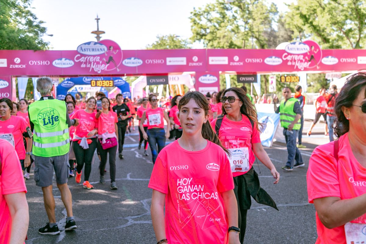 Carrera de la Mujer de Madrid - META, ARCO DERECHO (de 1:02:40 a 1:04:11)