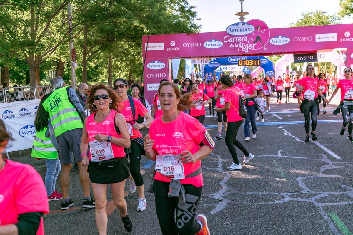 Carrera de la Mujer de Madrid - META, ARCO DERECHO (de 1:02:40 a 1:04:11)