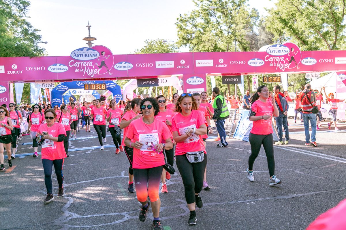 Carrera de la Mujer de Madrid - META, ARCO DERECHO (de 1:02:40 a 1:04:11)