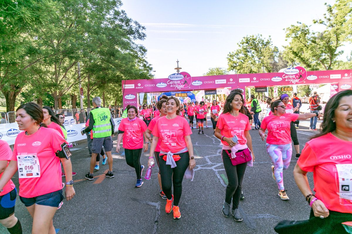 Carrera de la Mujer de Madrid - META, ARCO DERECHO (de 1:02:40 a 1:04:11)