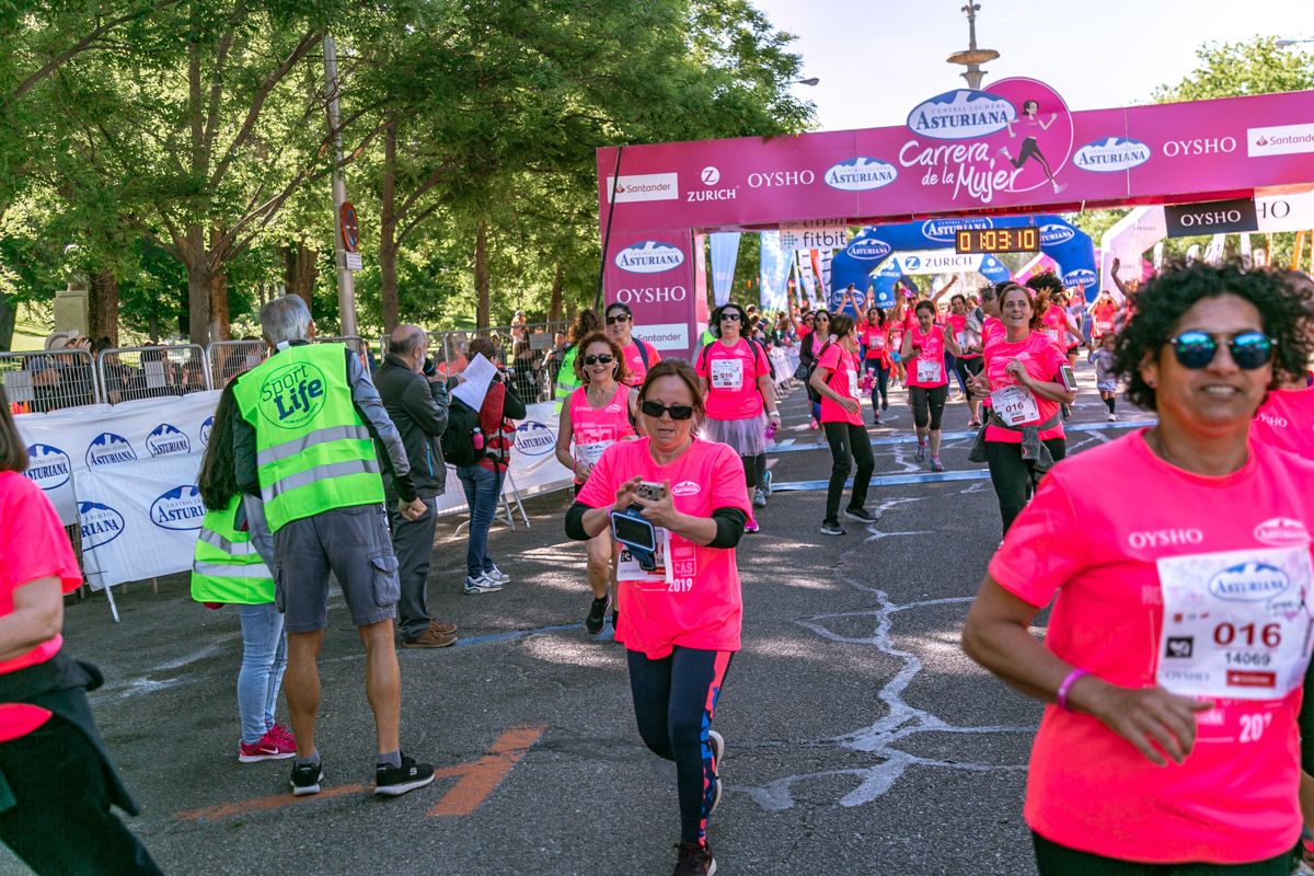 Carrera de la Mujer de Madrid - META, ARCO DERECHO (de 1:02:40 a 1:04:11)