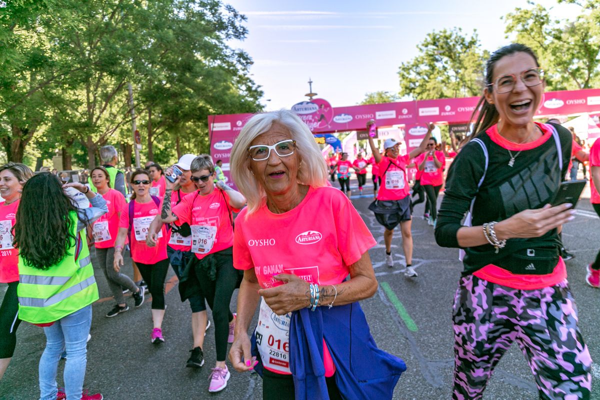 Carrera de la Mujer de Madrid - META, ARCO DERECHO (de 1:02:40 a 1:04:11)