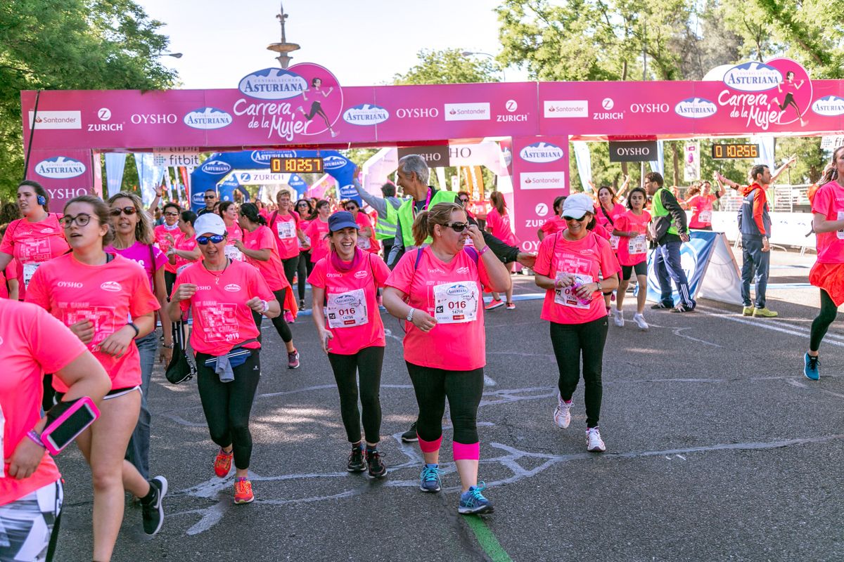 Carrera de la Mujer de Madrid - META, ARCO DERECHO (de 1:02:40 a 1:04:11)