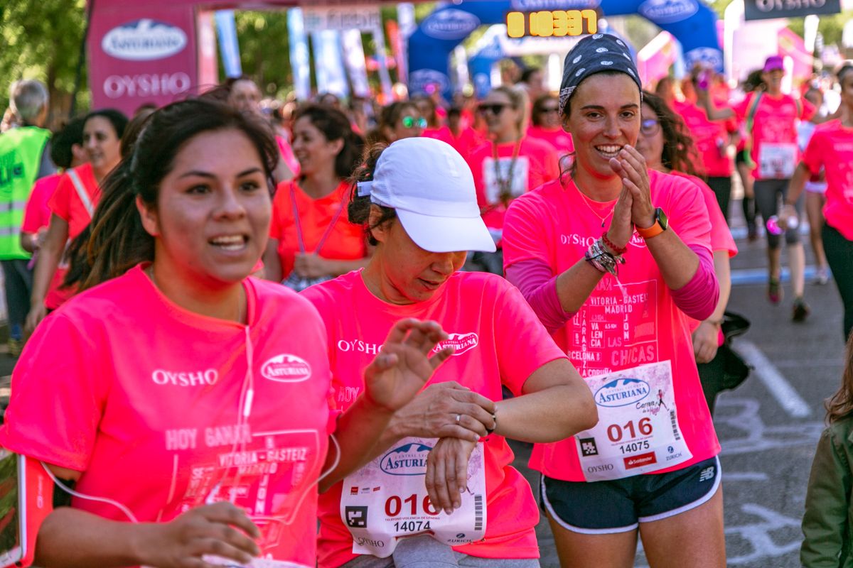 Carrera de la Mujer de Madrid - META, ARCO DERECHO (de 1:02:40 a 1:04:11)