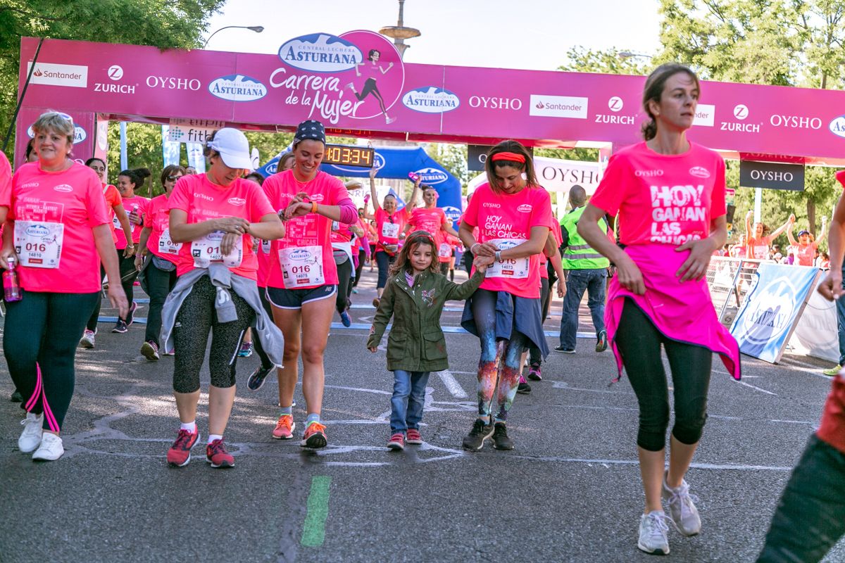 Carrera de la Mujer de Madrid - META, ARCO DERECHO (de 1:02:40 a 1:04:11)