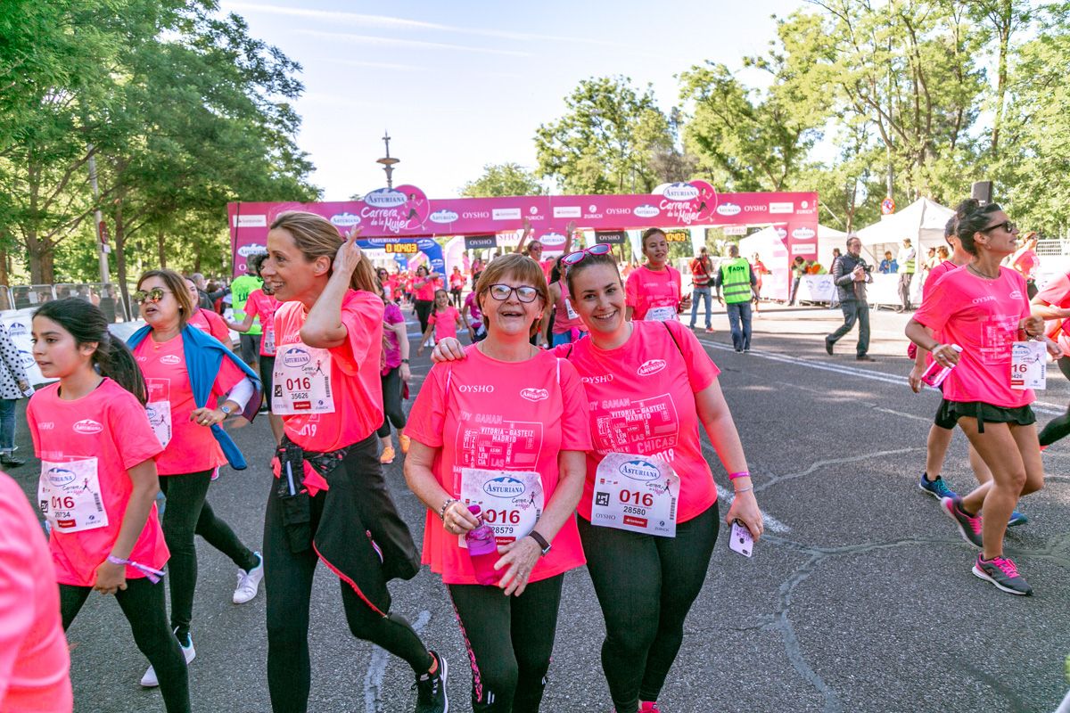 Carrera de la Mujer de Madrid - META, ARCO DERECHO (de 1:02:40 a 1:04:11)